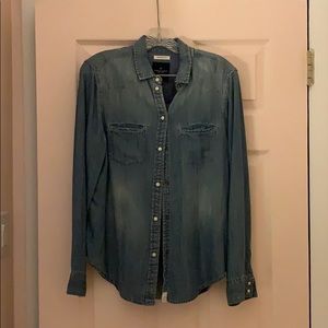 American Eagle - Long sleeve bottom down shirt